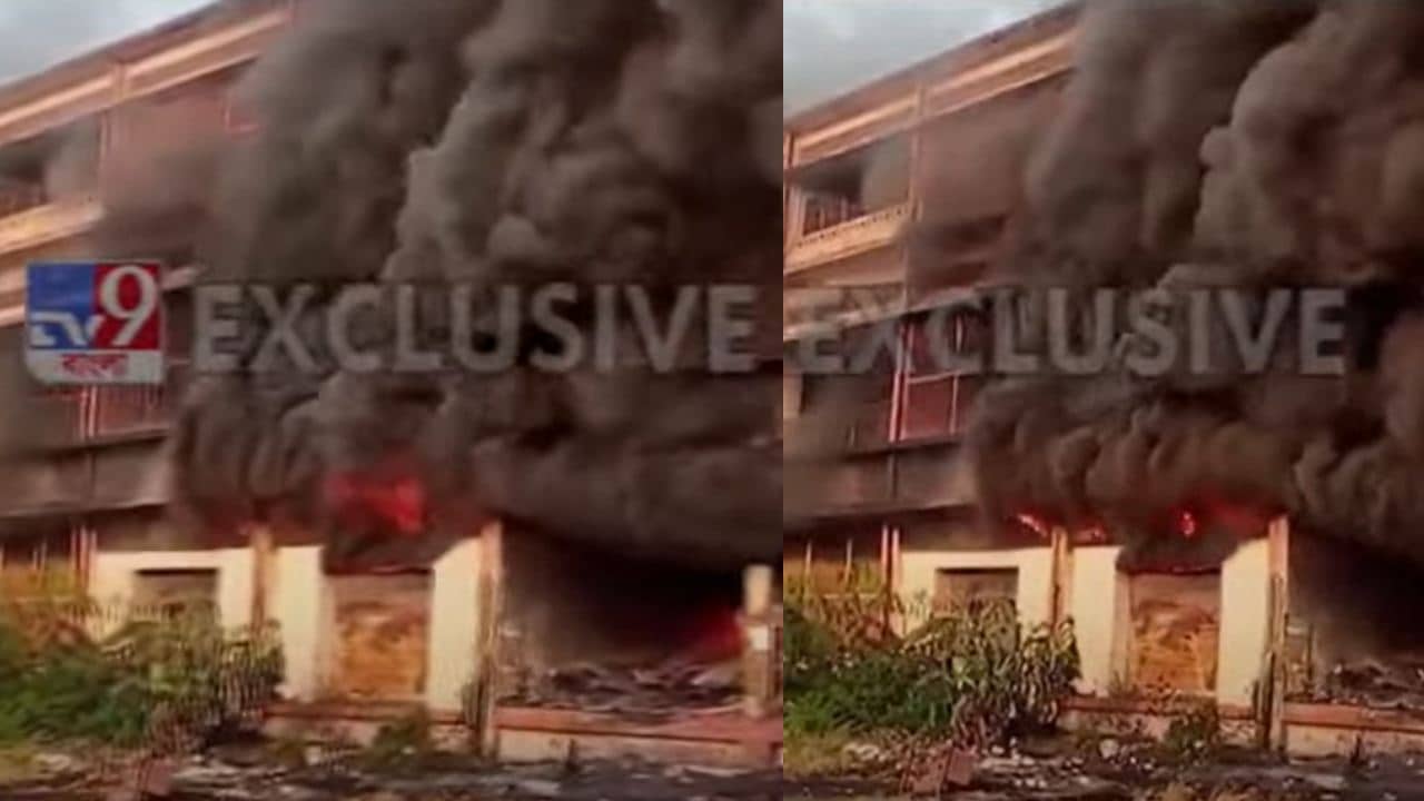 Fire in Kolkata: বেলগাছিয়ায় ভয়াবহ অগ্নিকাণ্ড, আগুনের গ্রাসে সেন্ট্রাল ডায়েরি, ঘটনাস্থলে দমকলের ৭ ইঞ্জিন
