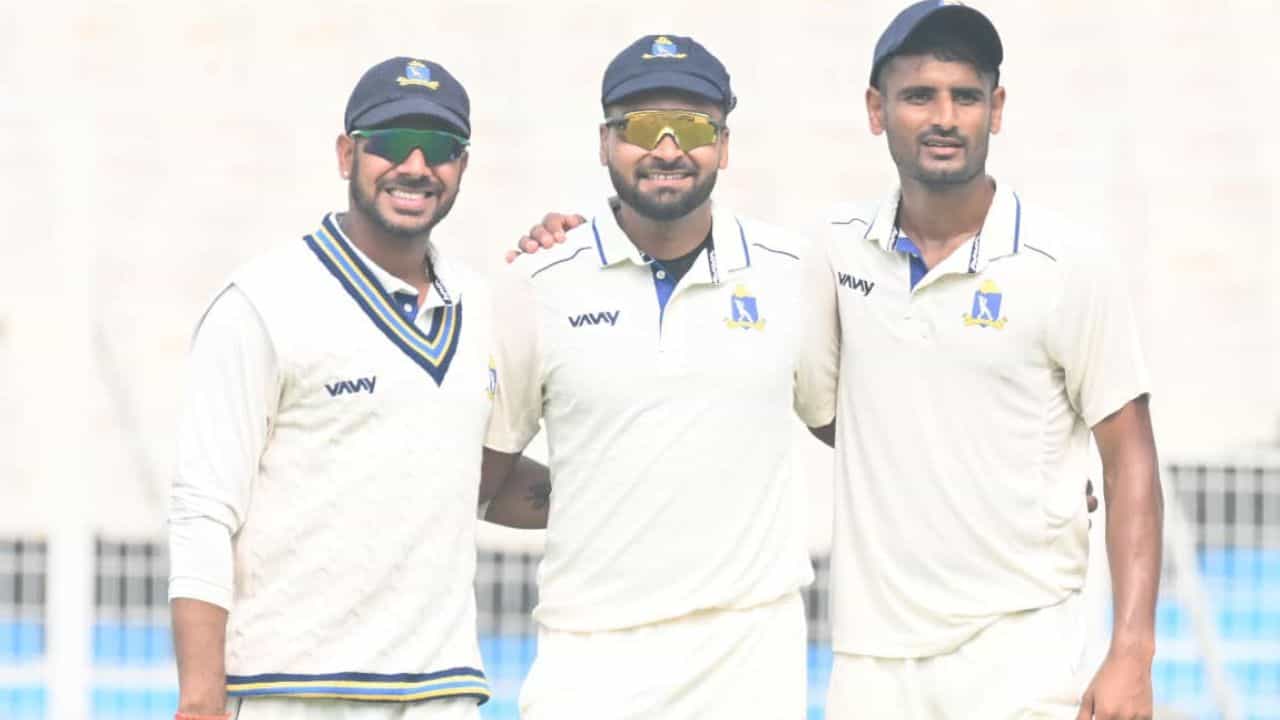 Ranji Trophy 2024: রঞ্জি যাত্রা শেষ বাংলার, বিদায়ী ম্যাচে মনোজকে জয় উপহার মুকেশ-সুরজদের Ranji Trophy 2024: রঞ্জি যাত্রা শেষ বাংলার, বিদায়ী ম্যাচে মনোজকে জয় উপহার মুকেশ-সুরজদের