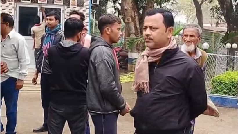 Madhyamik 2024: জীবনের প্রথম বড় পরীক্ষা দিতে যাওয়ার পথেই দাদার রক্তে স্নান মাধ্যমিক পরীক্ষার্থী!