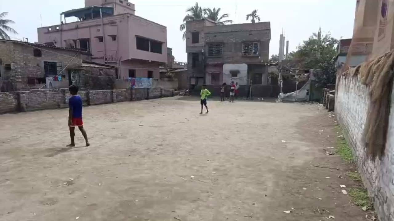 Hooghly: বৃদ্ধার জমি দখল করে খেলার মাঠ? অভিযুক্ত কাউন্সিলর বললেন, কিছুই জানি না