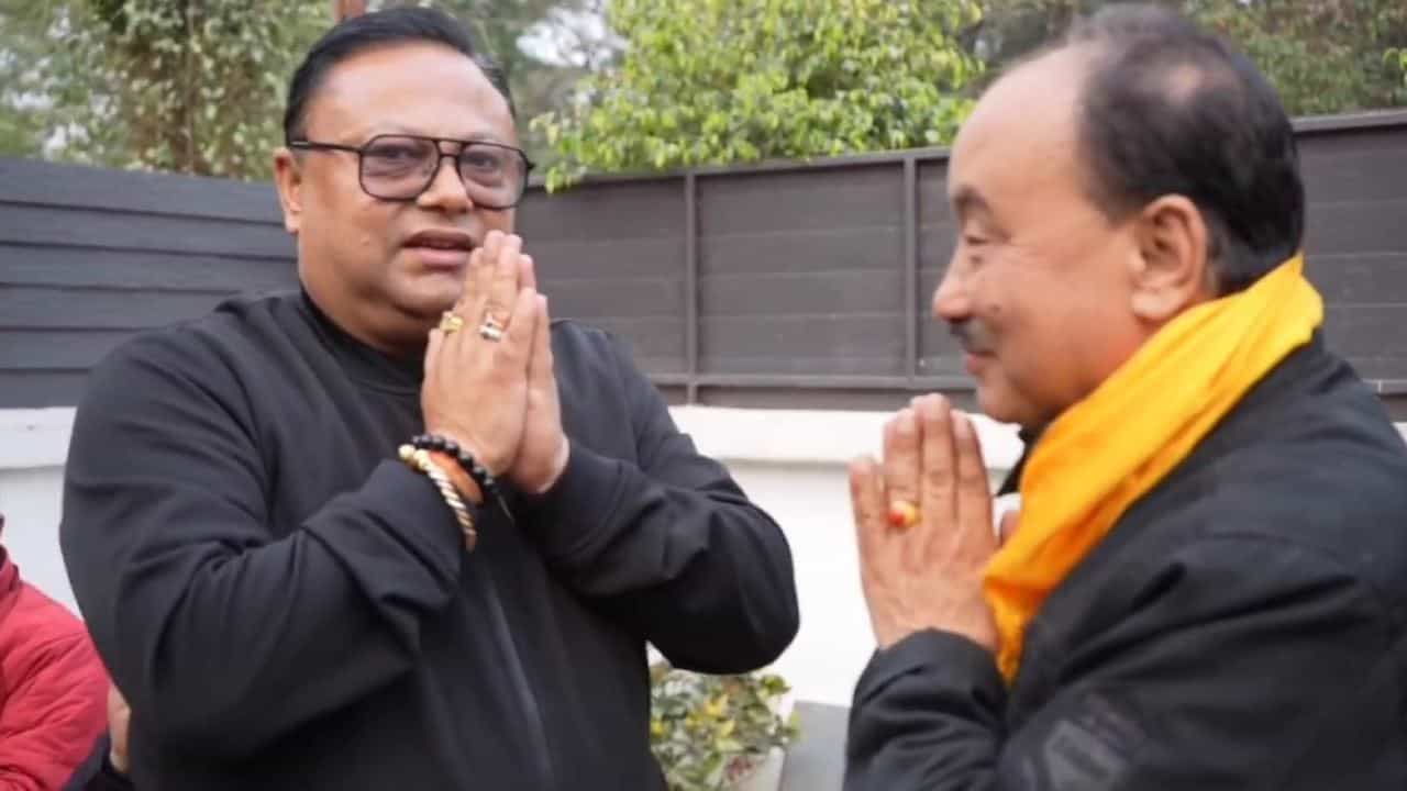 Darjeeling: দার্জিলিং লোকসভা আসনে তৃণমূলের প্রার্থী রাজ্যেরই প্রাক্তন আমলা? Darjeeling: দার্জিলিং লোকসভা আসনে তৃণমূলের প্রার্থী রাজ্যেরই প্রাক্তন আমলা?