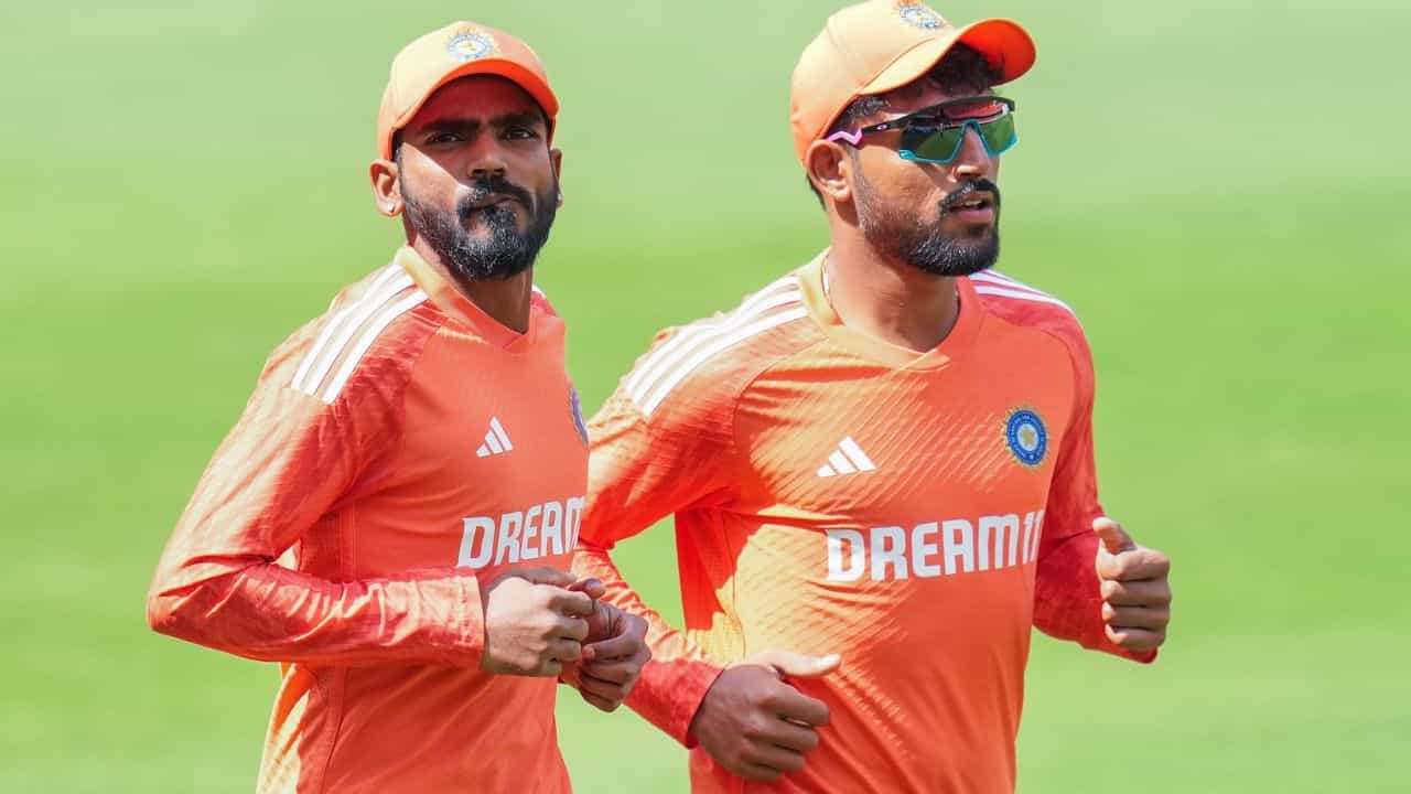IND vs ENG: ভরত নেই ভারতে? রাজকোটে টেস্ট অভিষেক হতে পারে ধ্রুব জুরেলের IND vs ENG: ভরত নেই ভারতে? রাজকোটে টেস্ট অভিষেক হতে পারে ধ্রুব জুরেলের