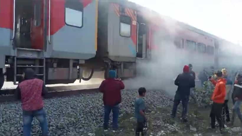 Fire: মুহূর্তে কালো ধোঁয়ায় ঢেকে যায় বগি, হাওড়াগামী চলন্ত ট্রেনে আগুন