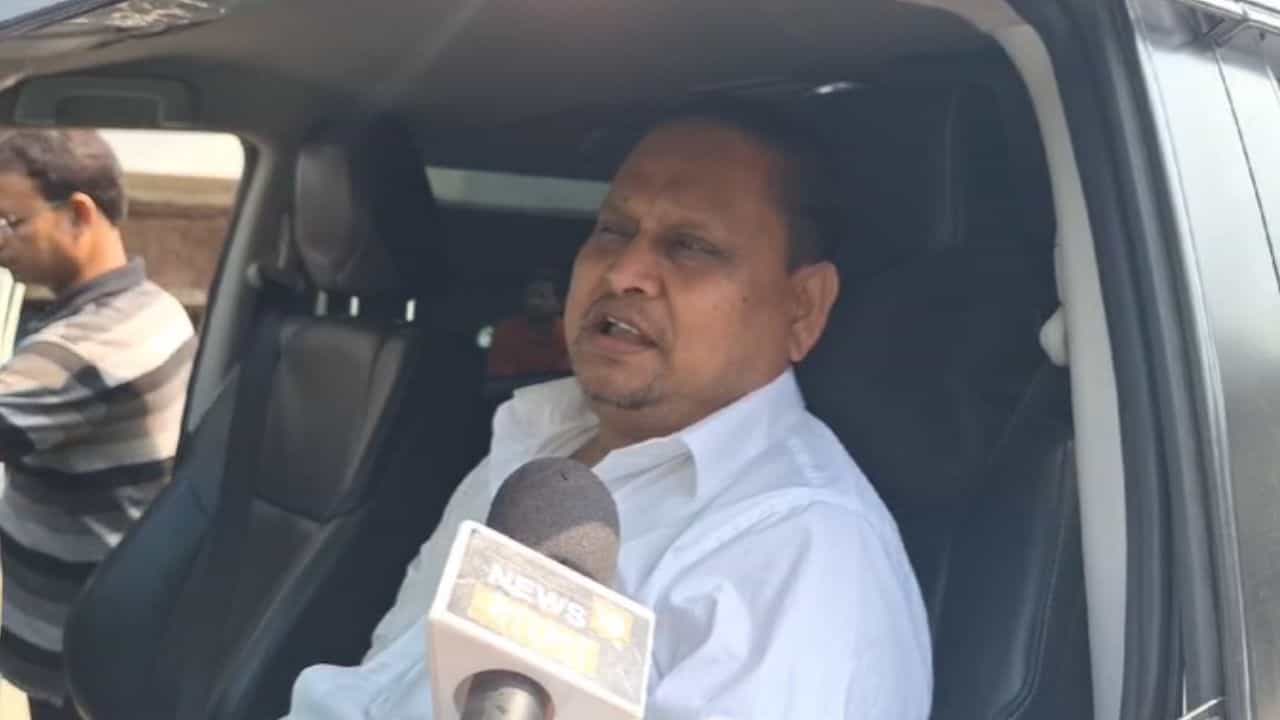 Humayun Kabir: ১০ লক্ষ দিলেই সোজা মন্ত্রী, দুঁদে হুমায়ুন কবীরকে ঘোল খাইয়ে গ্রেফতার সাংবাদিক Humayun Kabir: ১০ লক্ষ দিলেই সোজা মন্ত্রী, দুঁদে হুমায়ুন কবীরকে ঘোল খাইয়ে গ্রেফতার সাংবাদিক