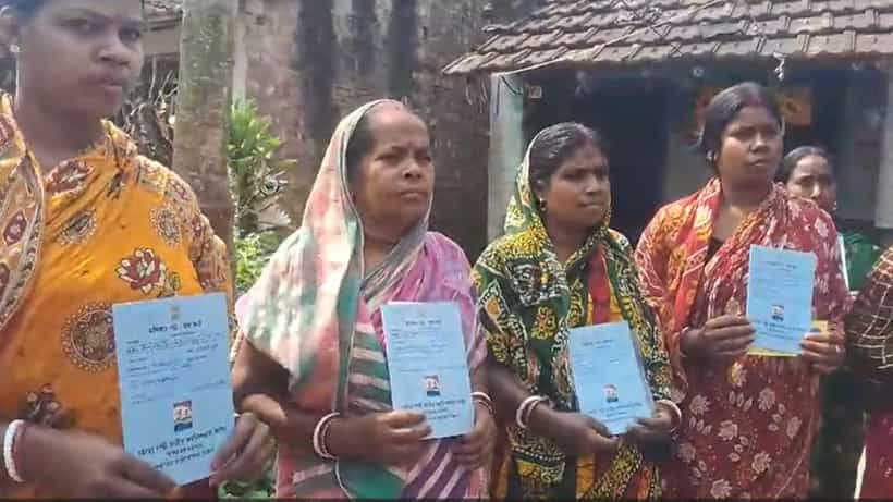 Job Card: জব কার্ড আটকে রেখেছিলেন, অভিযোগ করেন মহিলারা, রাত হতেই ডেকে পাঠান TMC নেতা