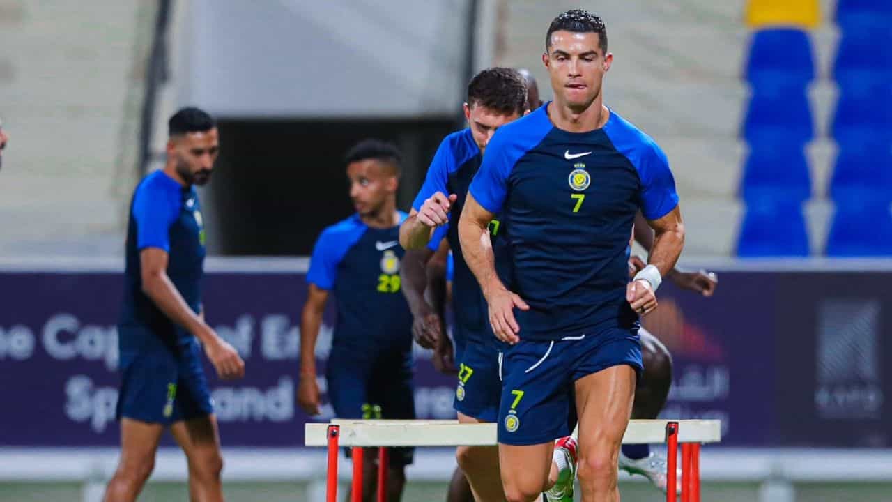 Messi vs Ronaldo: রাজত্বে ভাগ! মেসি-ধ্বনিতে প্রবল ক্ষুব্ধ রোনাল্ডো, রইল ভিডিয়ো Messi vs Ronaldo: রাজত্বে ভাগ! মেসি-ধ্বনিতে প্রবল ক্ষুব্ধ রোনাল্ডো, রইল ভিডিয়ো