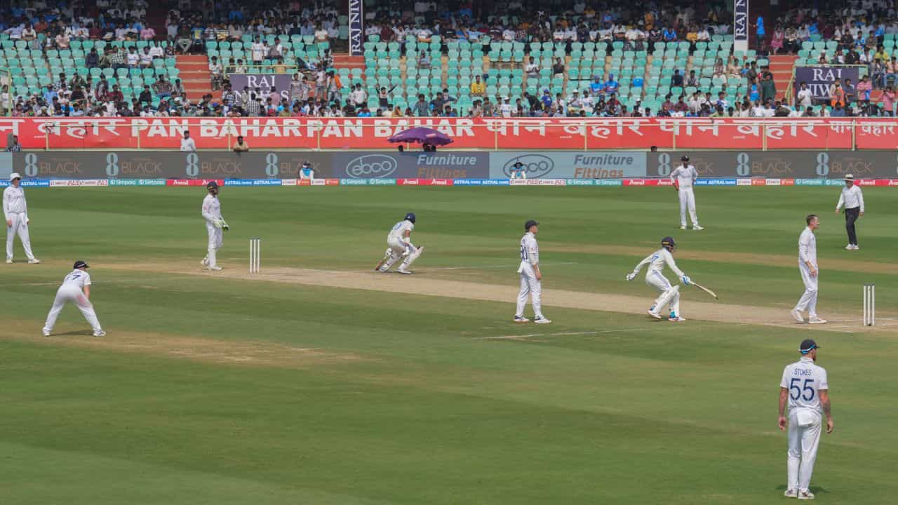 IND vs ENG: নয় উইকেট নিলেই জয়, ইংল্যান্ডের চাই আরও ৩৩২ রান IND vs ENG: নয় উইকেট নিলেই জয়, ইংল্যান্ডের চাই আরও ৩৩২ রান