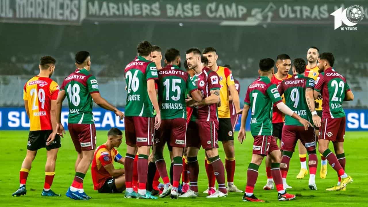 Mohun Bagan vs East Bengal: ডার্বিতে 'জঘন্য' রেফারিং নিয়ে এক বৃন্তে মোহনবাগান-ইস্টবেঙ্গল! Mohun Bagan vs East Bengal: ডার্বিতে 'জঘন্য' রেফারিং নিয়ে এক বৃন্তে মোহনবাগান-ইস্টবেঙ্গল!