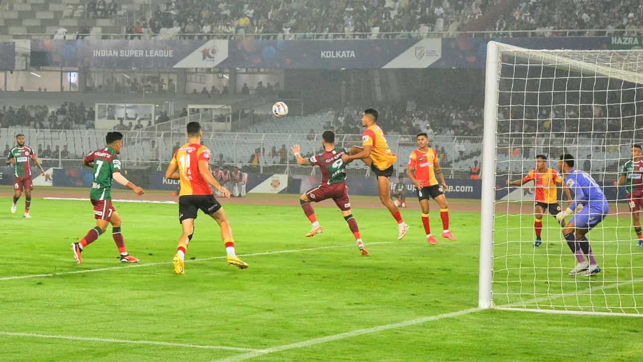 Mohun Bagan vs East Bengal: রুদ্ধশ্বাস ডার্বি ড্র, দু-দলের কোচের মুখেই আক্ষেপ Mohun Bagan vs East Bengal: রুদ্ধশ্বাস ডার্বি ড্র, দু-দলের কোচের মুখেই আক্ষেপ