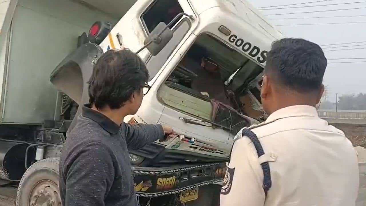Road Accident in Jalpaiguri: জলপাইগুড়িতে ভয়াবহ পথ দুর্ঘটনা, নিজের গাড়ির চাকায় পিষ্ট চালক