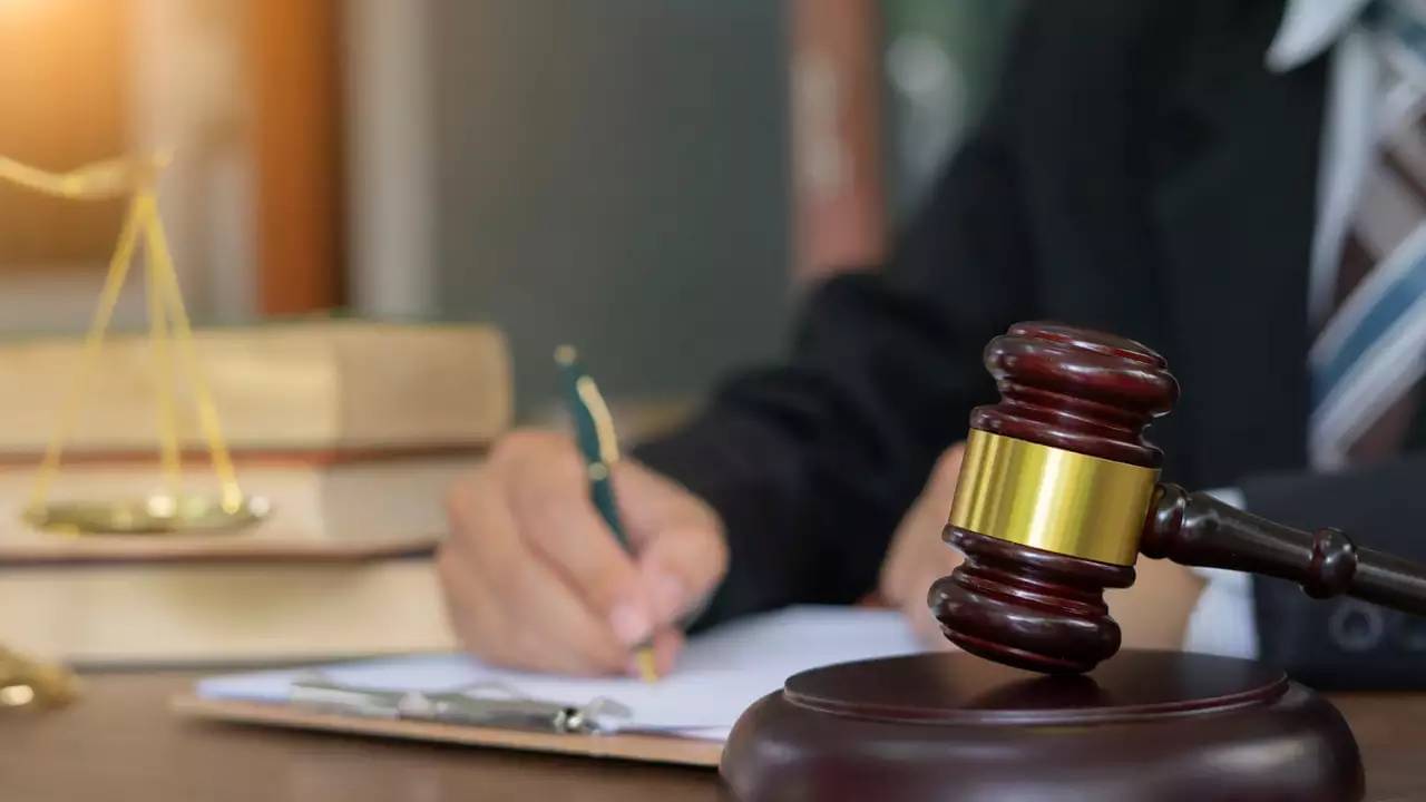 স্বামী মায়ের সেবা করছে বলে গার্হস্থ্য হিংসার অভিযোগ আনা যায় না: আদালত