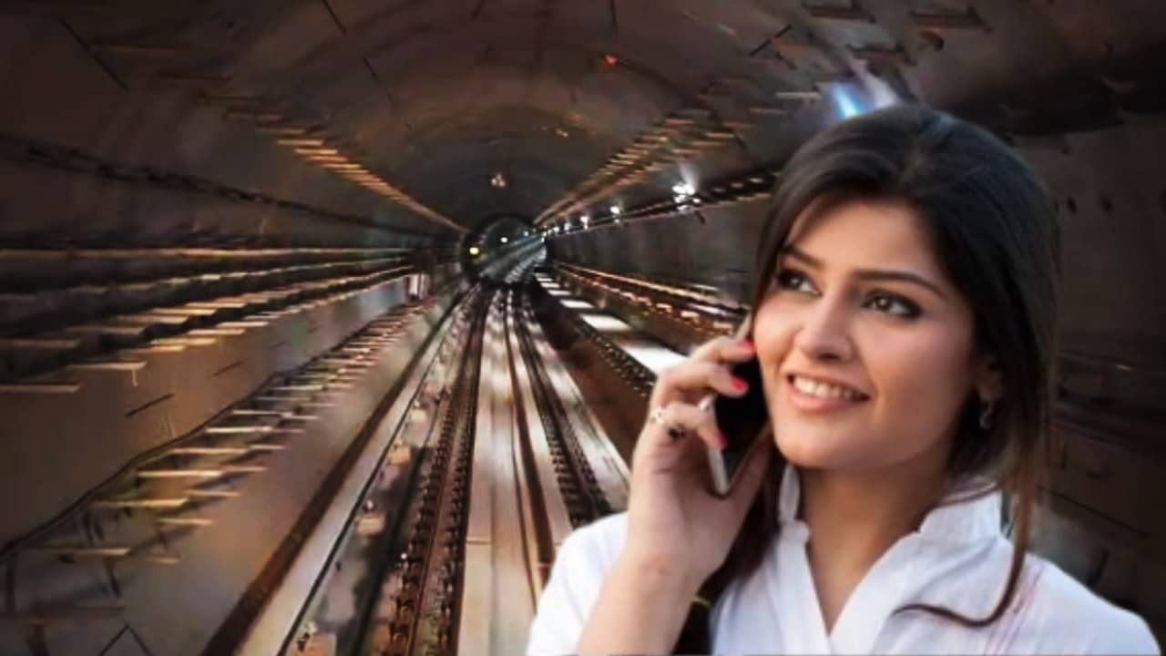 East-West Metro: গঙ্গার নিচে মেট্রো ছুটলে ফোনে কথা বলা যাবে তো? বড় সিদ্ধান্তের কথা জানাচ্ছে কলকাতা মেট্রো