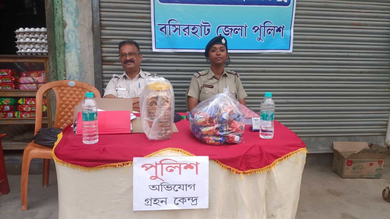 Sandeshkhali: সন্দেশখালিতে চলছে পুলিশের অভিযোগ গ্রহণ কেন্দ্র, এখনও কত নালিশ জমা পড়ল Sandeshkhali: সন্দেশখালিতে চলছে পুলিশের অভিযোগ গ্রহণ কেন্দ্র, এখনও কত নালিশ জমা পড়ল