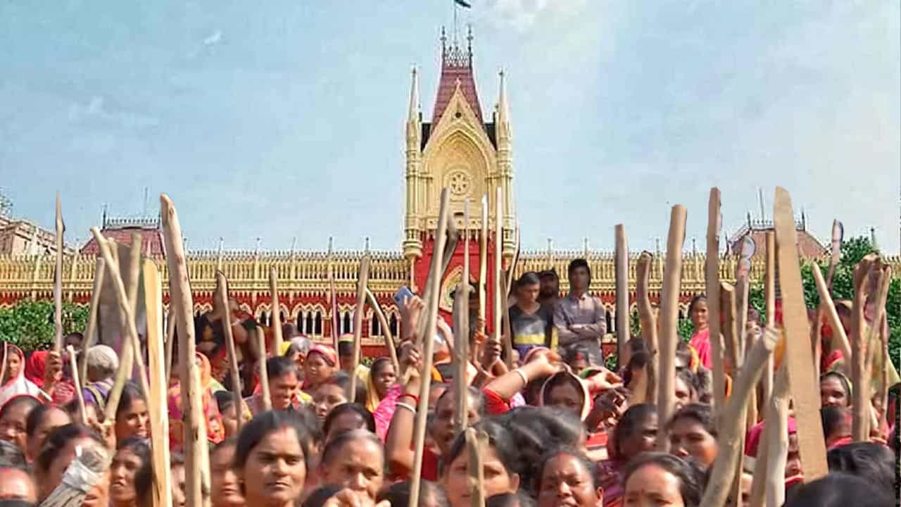 HC On Sandeshkhali: সন্দেশখালি মামলায় CBI-কে সিট গঠনের নির্দেশ, সাহায্য করবে রাজ্য পুলিশ HC On Sandeshkhali: সন্দেশখালি মামলায় CBI-কে সিট গঠনের নির্দেশ, সাহায্য করবে রাজ্য পুলিশ
