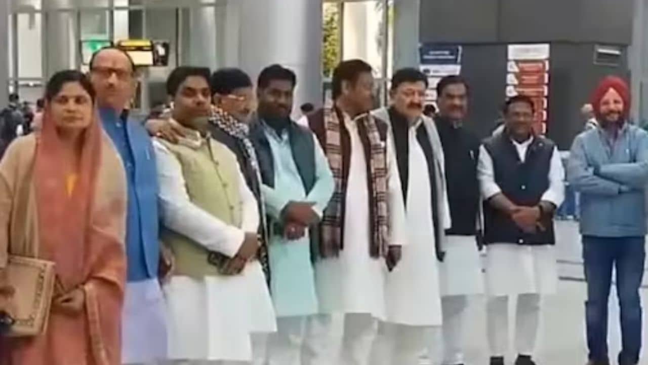 MLA Poaching: সোরেনের সেনারা হায়দরাবাদ ছাড়তেই ঘাঁটি গাড়ল আরেক রাজ্যের বিধায়করা! হচ্ছেটা কী?