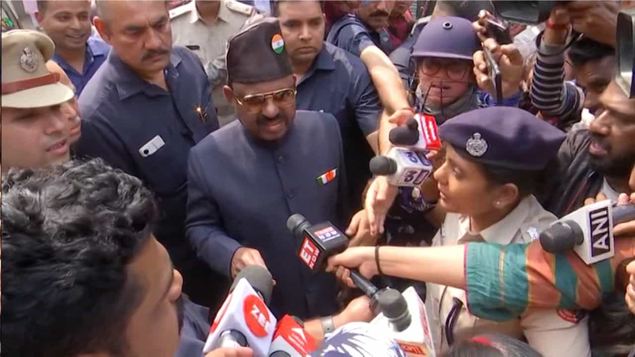 Sandeshkhali: সন্দেশখালি নিয়ে উদ্বিগ্ন বোস, রাজ্যকে বিচার বিভাগীয় তদন্তের পরামর্শ Sandeshkhali: সন্দেশখালি নিয়ে উদ্বিগ্ন বোস, রাজ্যকে বিচার বিভাগীয় তদন্তের পরামর্শ