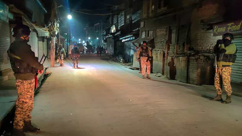 J&K Terror Attack: পয়েন্ট ব্ল্যাঙ্ক রেঞ্জ থেকে গুলিতে মৃত যুবক, উপত্যকায় ফের জঙ্গিদের নিশানায় পরিযায়ীরা