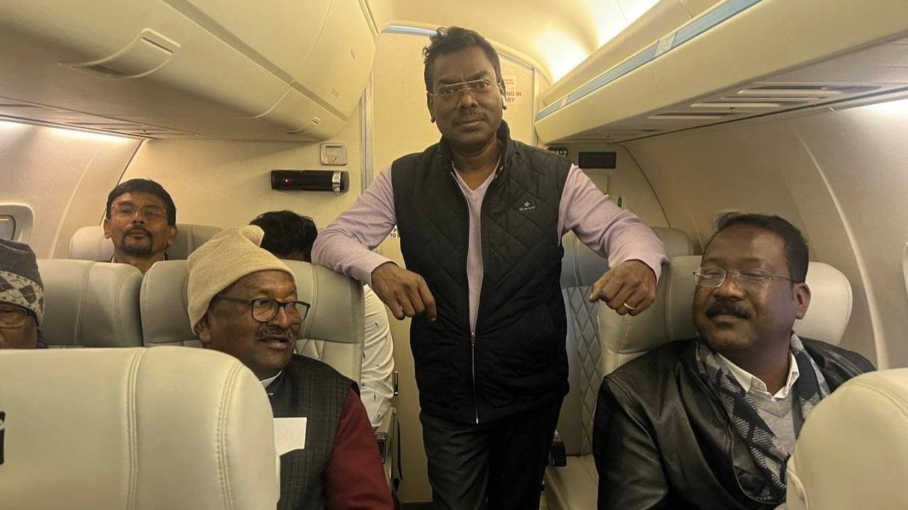 Jharkhand Political Crisis: নিখোঁজ হেমন্তের ৪ বিধায়ক, বাকিদের রাজ্যের বাইরে পাঠাতে গিয়েও বিপত্তি