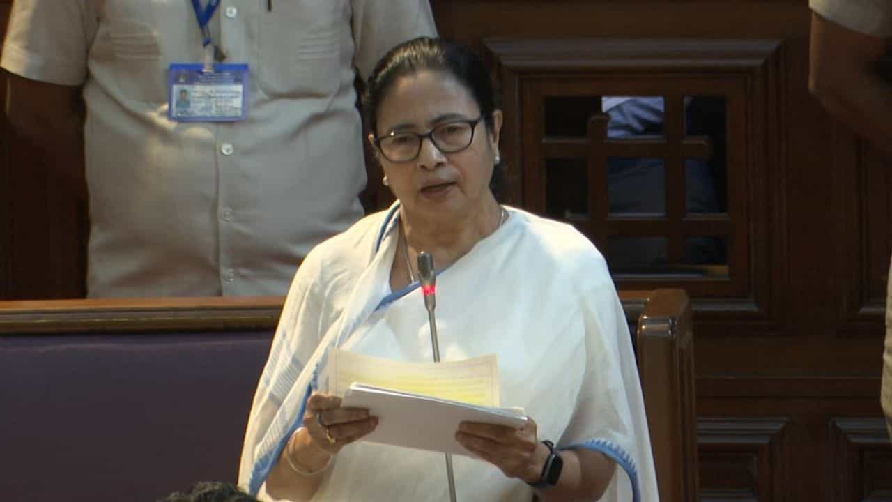 State Budget: আসছে লক্ষ্মীবারেই রাজ্য বাজেট, কতটা মমতাময়ী হবে মমতার 'খেরোর খাতা' State Budget: আসছে লক্ষ্মীবারেই রাজ্য বাজেট, কতটা মমতাময়ী হবে মমতার 'খেরোর খাতা'
