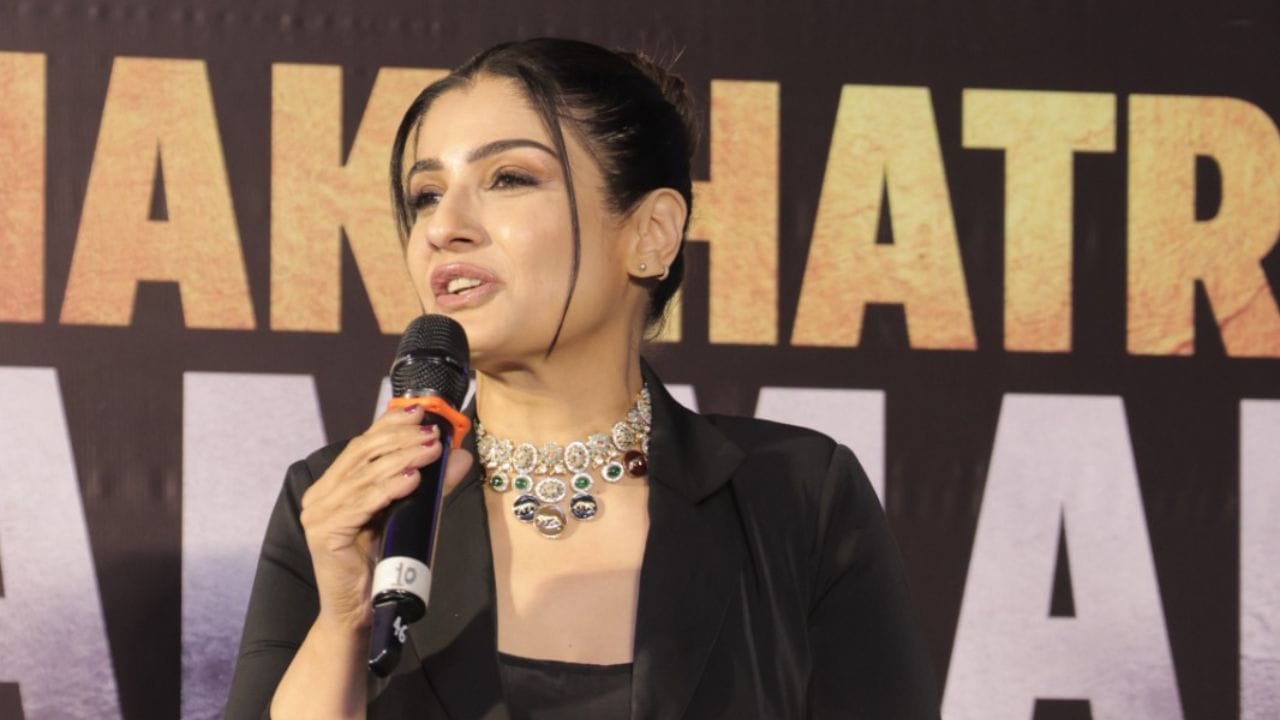 তিনি বলেন, "শুধু ৯০-এর দশকের হার্টথ্রোব নয়, আমরা মহিলারা এখনও প্রাসঙ্গিক।"