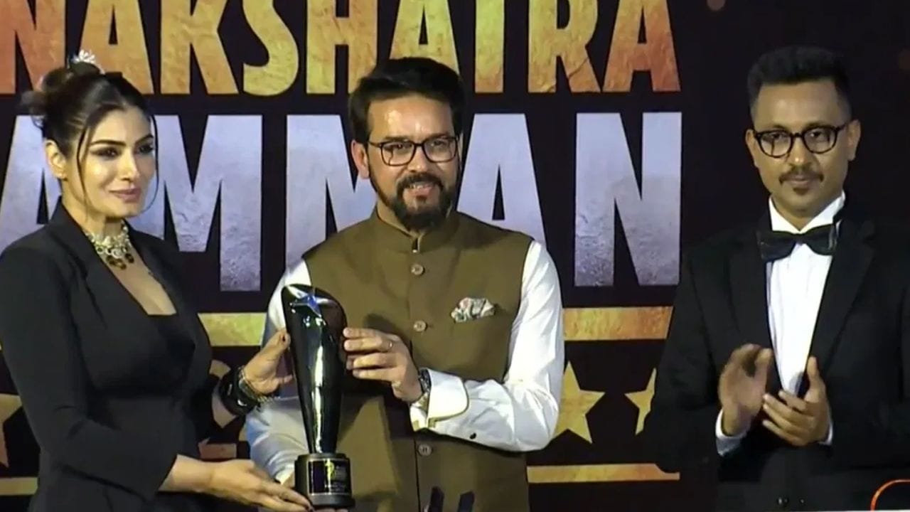 TV9 নেটওয়ার্কের হোয়াট ইন্ডিয়া থিঙ্কস টুডে অনুষ্ঠানের প্রথম দিনে নক্ষত্র সম্মানের প্রথম পর্বেই সম্মানিত করা হল বলিউডের অভিনেত্রী রবিনা টন্ড‌নকে। 