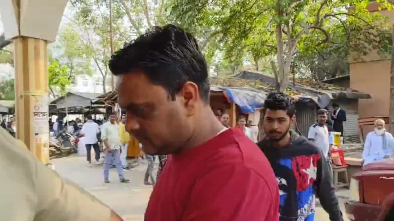 Narco Dealers: পোস্ট অফিসে এল হেরোইনের পার্সেল! মাদকের চোরা কারবারে চোখ ছানাবড়া Narco Dealers: পোস্ট অফিসে এল হেরোইনের পার্সেল! মাদকের চোরা কারবারে চোখ ছানাবড়া