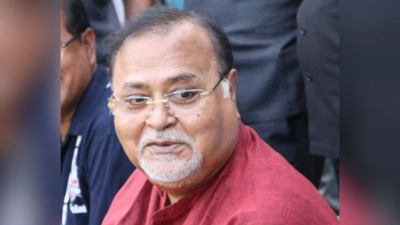 Partha Chatterjee: 'অনির্দিষ্টকালের জন্য কাউকে হেফাজতে রাখা যায় না', পার্থ চট্টোপাধ্যায়ের জামিন মামলায় বড় নির্দেশ হাইকোর্টের Partha Chatterjee: 'অনির্দিষ্টকালের জন্য কাউকে হেফাজতে রাখা যায় না', পার্থ চট্টোপাধ্যায়ের জামিন মামলায় বড় নির্দেশ হাইকোর্টের