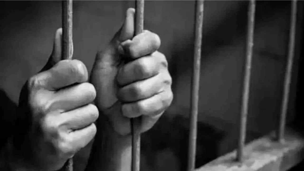 Calcutta High Court: সিনেমার মতোই কি ছবি জেলের? আচমকা পরিদর্শনে যেতে চান বিচারপতি