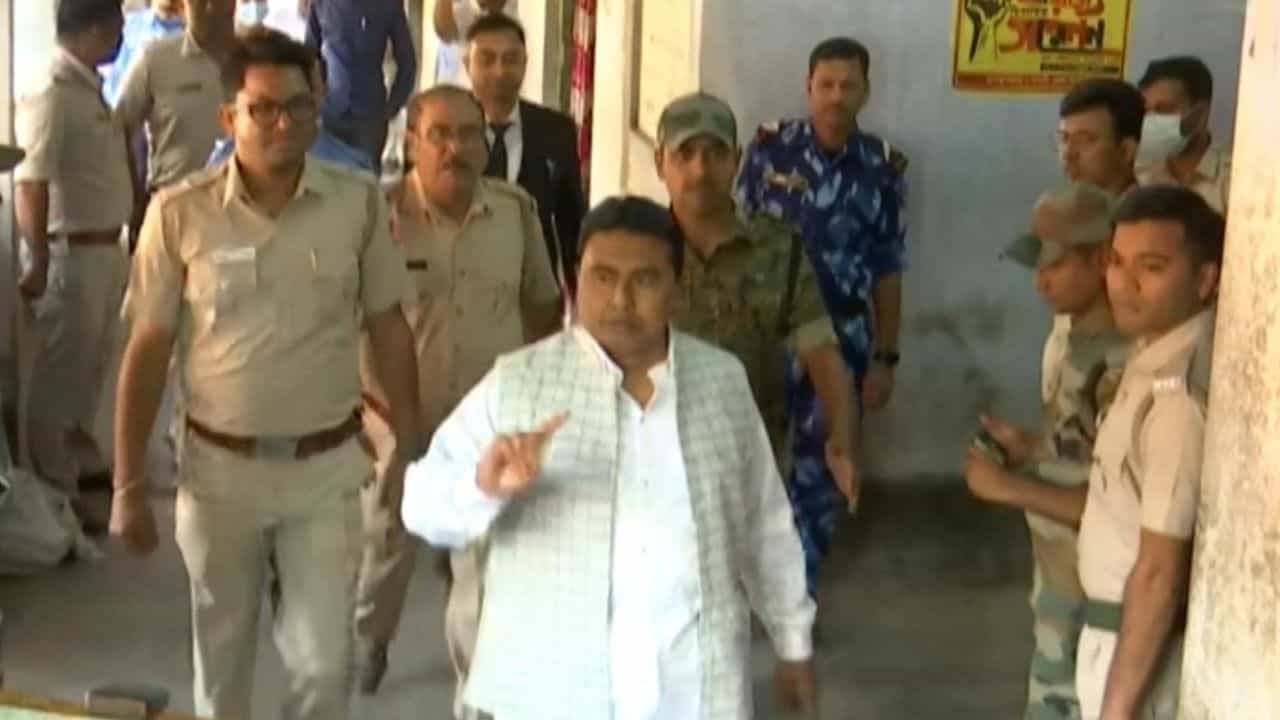 Sheikh Shahjahan: কোথায় শাহজাহান! খালি হাতেই ফিরতে হল CBI-কে Sheikh Shahjahan: কোথায় শাহজাহান! খালি হাতেই ফিরতে হল CBI-কে