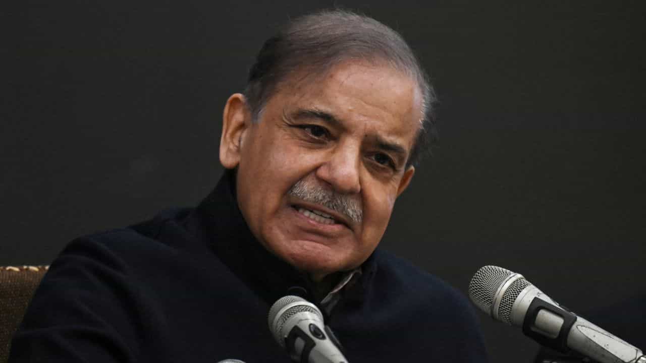 Pakistan Next PM: নওয়াজ বা বিলাওয়াল নন, পাকিস্তানের প্রধানমন্ত্রী হচ্ছেন অন্য কেউ! বিশেষ পদে মারিয়াম Pakistan Next PM: নওয়াজ বা বিলাওয়াল নন, পাকিস্তানের প্রধানমন্ত্রী হচ্ছেন অন্য কেউ! বিশেষ পদে মারিয়াম