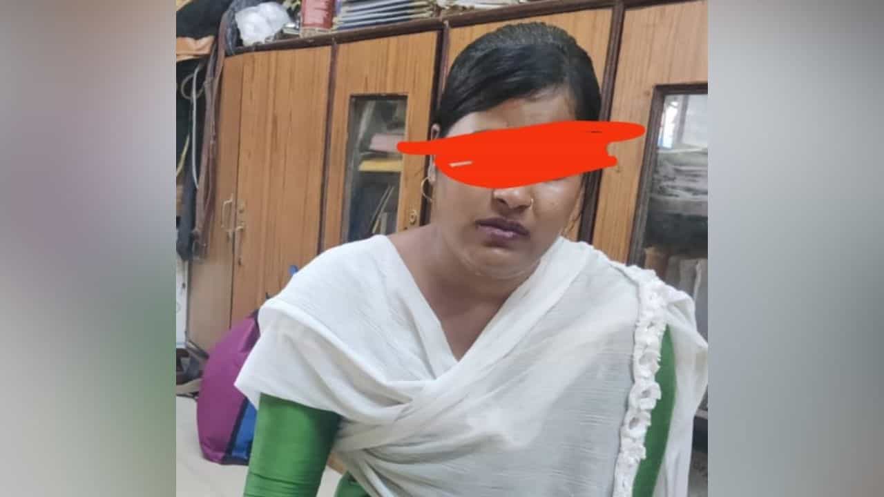Crime in Kolkata: ঘরের পরিচারিকাই ঘটিয়েছিল সর্বনাশ, কী ঘটেছিল কৈখালির এই দম্পত্তির সঙ্গে Crime in Kolkata: ঘরের পরিচারিকাই ঘটিয়েছিল সর্বনাশ, কী ঘটেছিল কৈখালির এই দম্পত্তির সঙ্গে