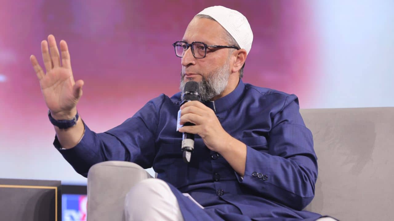 Asaduddin Owaisi: মুসলিমদের উপরে নৈতিকতা আরোপের কোনও অধিকার নেই, CAA নিয়ে সুর চড়ালেন ওয়েইসি