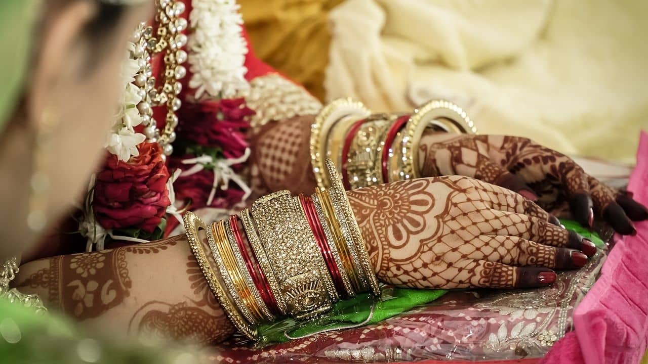Wedding Chaos: গলা অবধি মদ গিলে দেখতে এলেন স্ত্রীর দ্বিতীয় বিয়ে, খেলেন নোংরা কেস