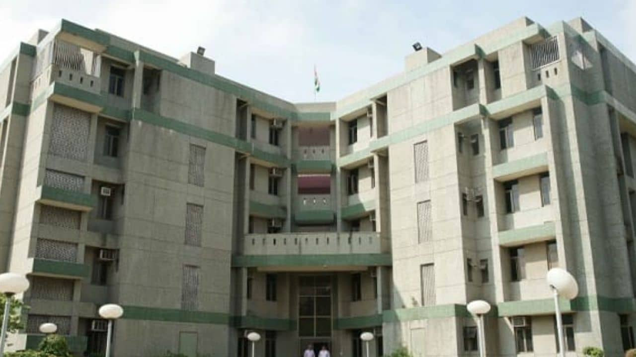 Bomb Threat: দিল্লি পাবলিক স্কুলে বোমাতঙ্ক, তড়িঘড়ি বের করা হল পড়ুয়াদের, আতঙ্কে অভিভাবকরা