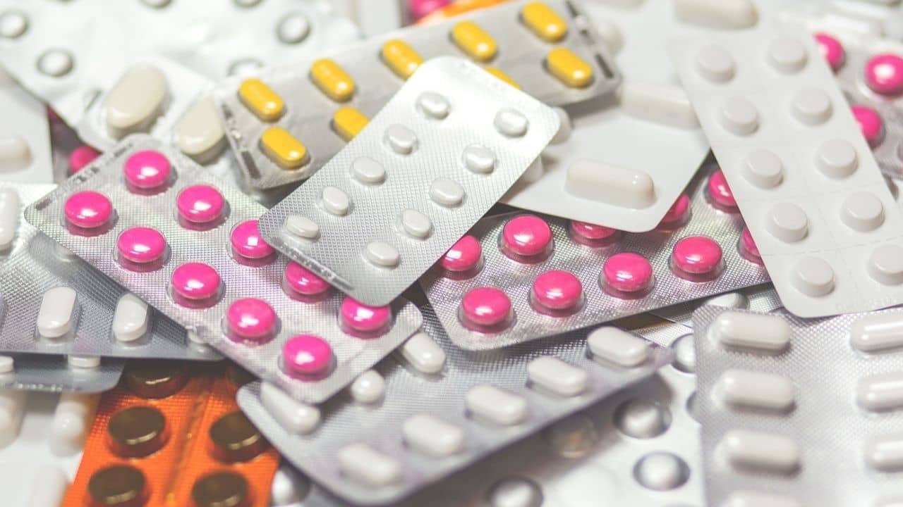 Painkiller Ban: মুঠো মুঠো অ্যাসপিরিন-আইব্রুফেন খান? অজান্তেই কী বিপদ ডাকছেন জানেন?