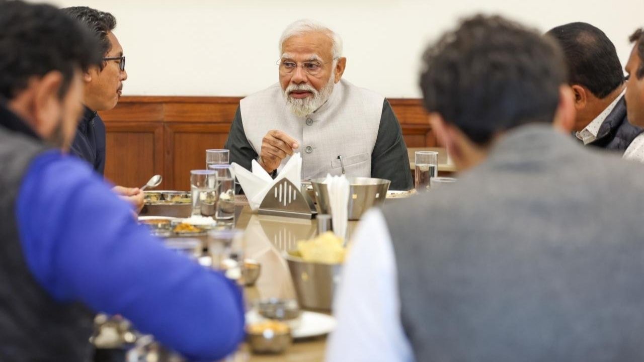 PM Narendra Modi: 'শাস্তি' দিলেন প্রধানমন্ত্রী মোদী, আপ্লুত ৮ সাংসদ! কী হল সংসদের ক্যান্টিনে?