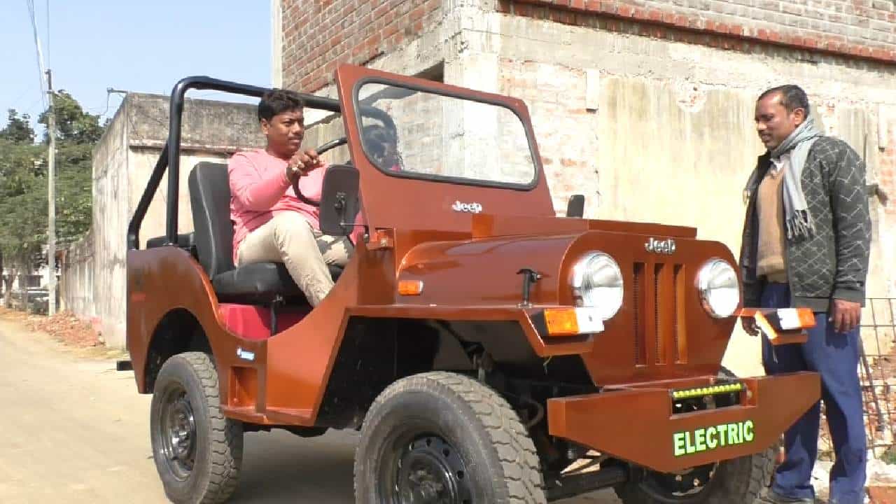 Electric Car: নামমাত্র খরচেই চলবে চারচাকা, বাঁকুড়ার যুবকের তৈরি গাড়ি তাক লাগাচ্ছে Electric Car: নামমাত্র খরচেই চলবে চারচাকা, বাঁকুড়ার যুবকের তৈরি গাড়ি তাক লাগাচ্ছে