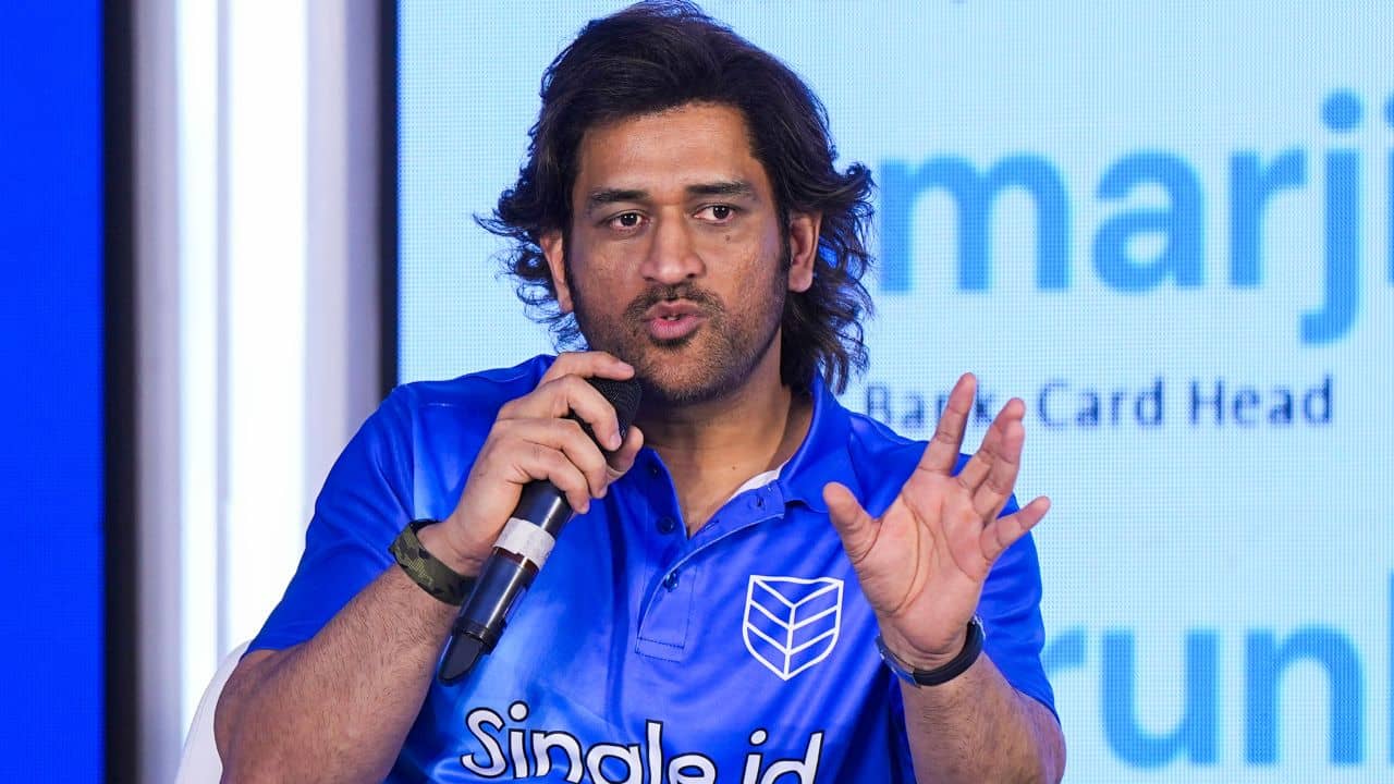 MS Dhoni: সম্মান চাওয়া যায় না, অর্জন করতে হয়, অধিনায়কদের বার্তা ধোনির
