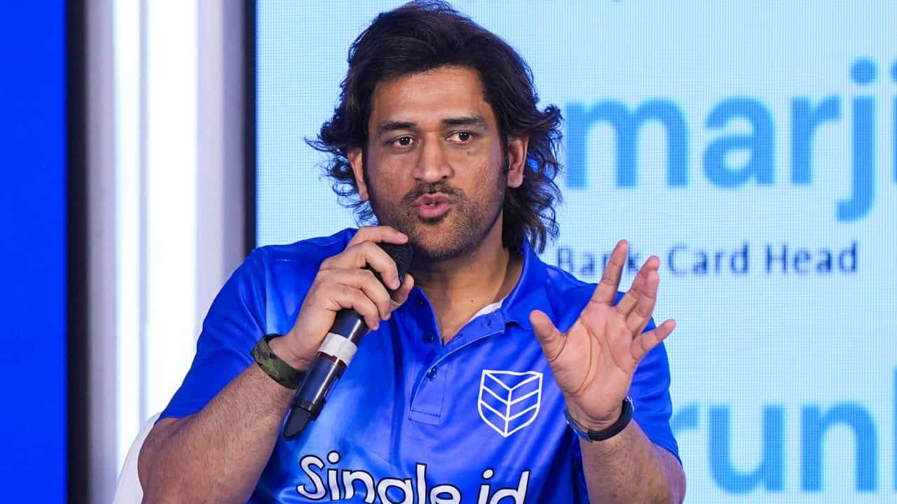 MS Dhoni: 'সম্মান চাওয়া যায় না, অর্জন করতে হয়', অধিনায়কদের বার্তা ধোনির MS Dhoni: 'সম্মান চাওয়া যায় না, অর্জন করতে হয়', অধিনায়কদের বার্তা ধোনির