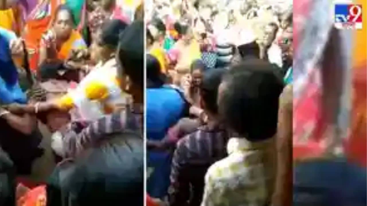 Malda: ভরা বাজারে ২ মহিলাকে নগ্ন করে জুতো দিয়ে মার, রাজ্যকে ৬ লক্ষ টাকা জরিমানা করল কমিশন