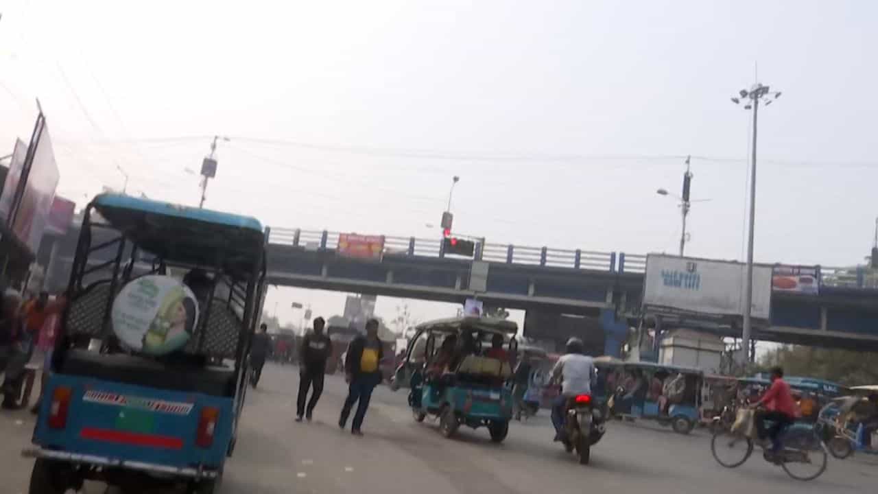 Maldah: দশ বছরের ছাত্রীর মুণ্ড কেটে ফেলা হয়েছিল পাশের বাড়ির ছাদে, মাধ্যমিকের প্রথম দিনেও মালদহে পড়ল সেই ঘটনার রেশ Maldah: দশ বছরের ছাত্রীর মুণ্ড কেটে ফেলা হয়েছিল পাশের বাড়ির ছাদে, মাধ্যমিকের প্রথম দিনেও মালদহে পড়ল সেই ঘটনার রেশ