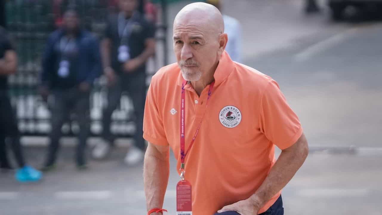 ISL, Mohun Bagan: অঙ্ক সামান্য কঠিন, উত্তম কুমারের 'সেই সংলাপ'ই হাবাসের প্রেরণা! ISL, Mohun Bagan: অঙ্ক সামান্য কঠিন, উত্তম কুমারের 'সেই সংলাপ'ই হাবাসের প্রেরণা!