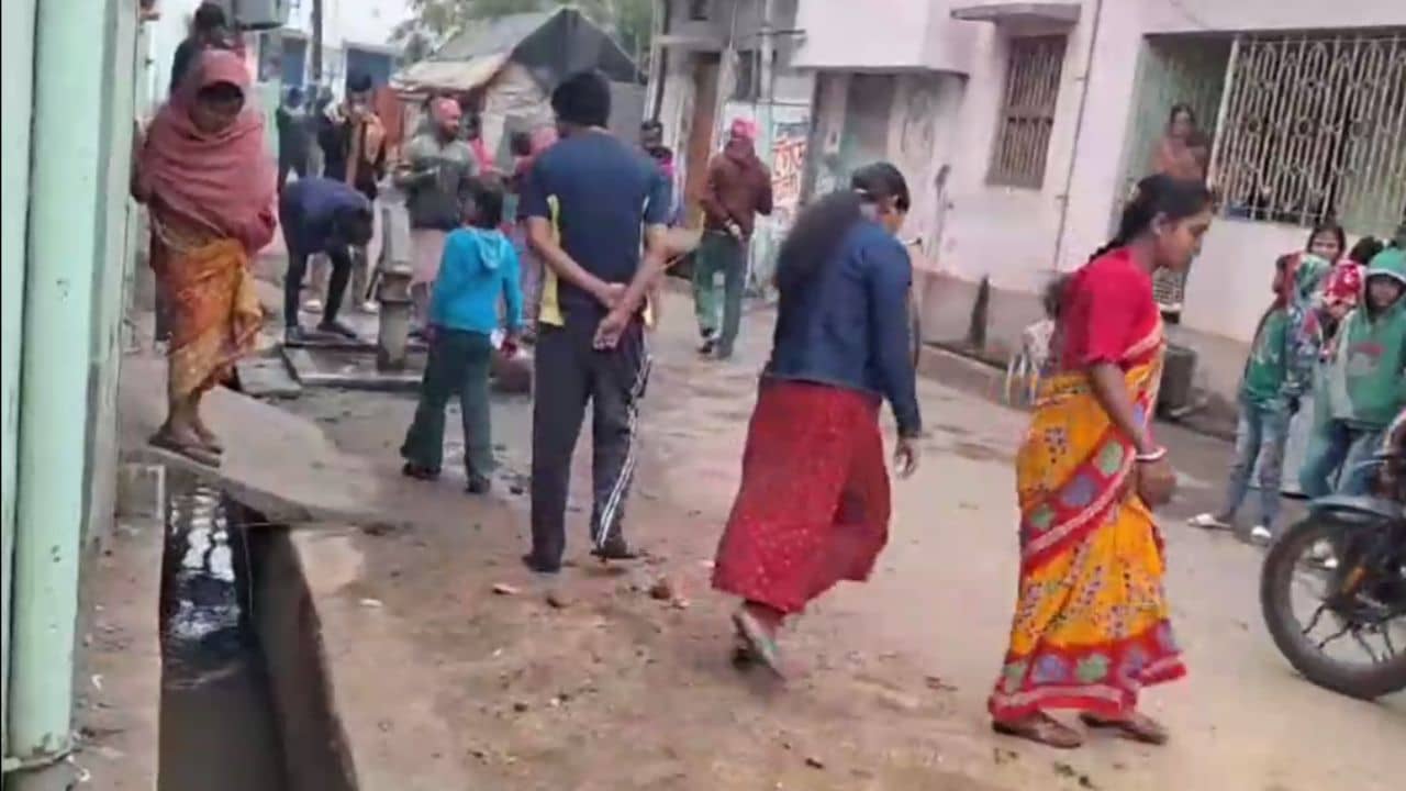 Bankura News: ভয়াবহ দৃশ্য! শহরের নোংরা নর্দমায় মুখ থুবড়ে পড়ে ভ্রুণ