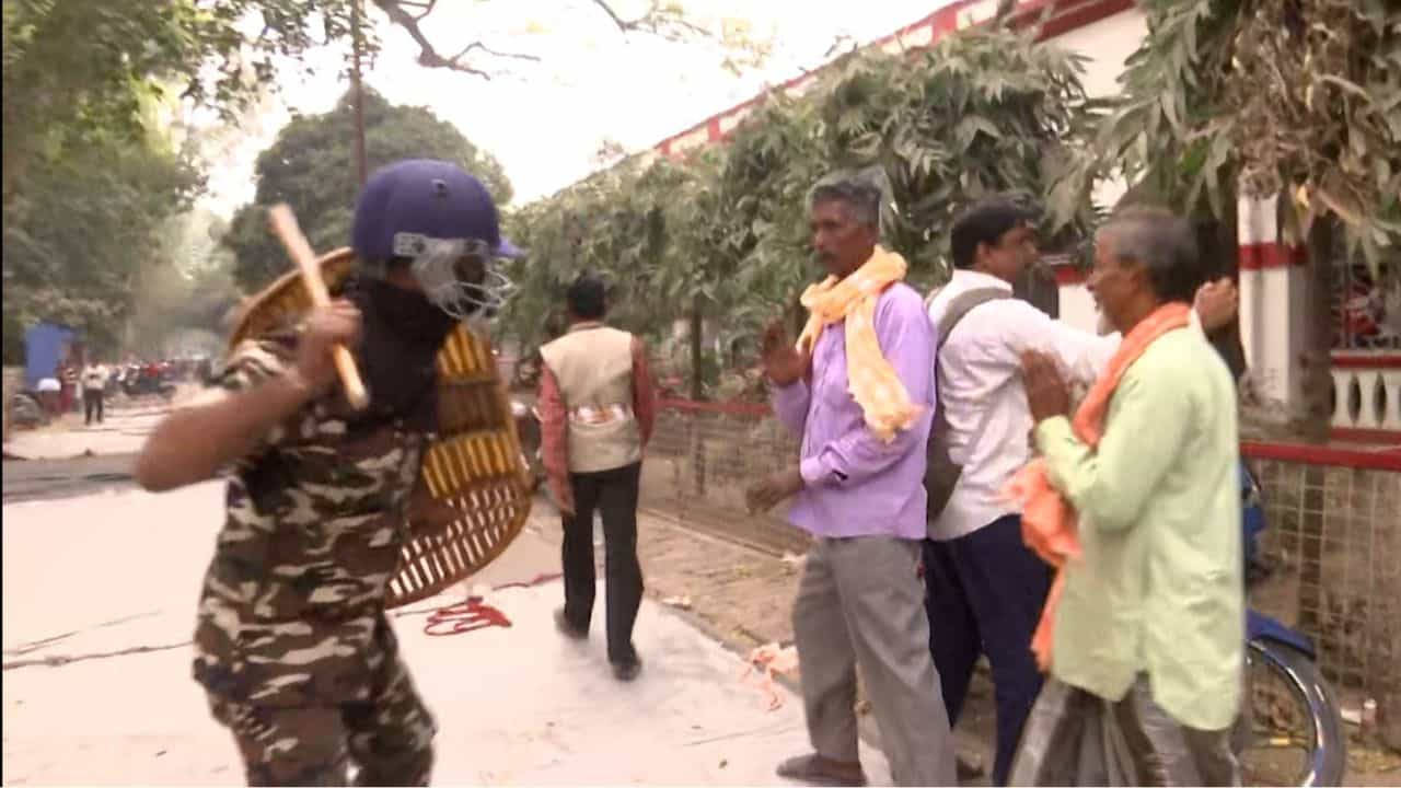 CPIM Worker Death: টিয়ার গ্যাসে মৃত্যু বাম কর্মীর? পুলিশ বলল, 'সেরিব্রাল অ্যাটাক' CPIM Worker Death: টিয়ার গ্যাসে মৃত্যু বাম কর্মীর? পুলিশ বলল, 'সেরিব্রাল অ্যাটাক'
