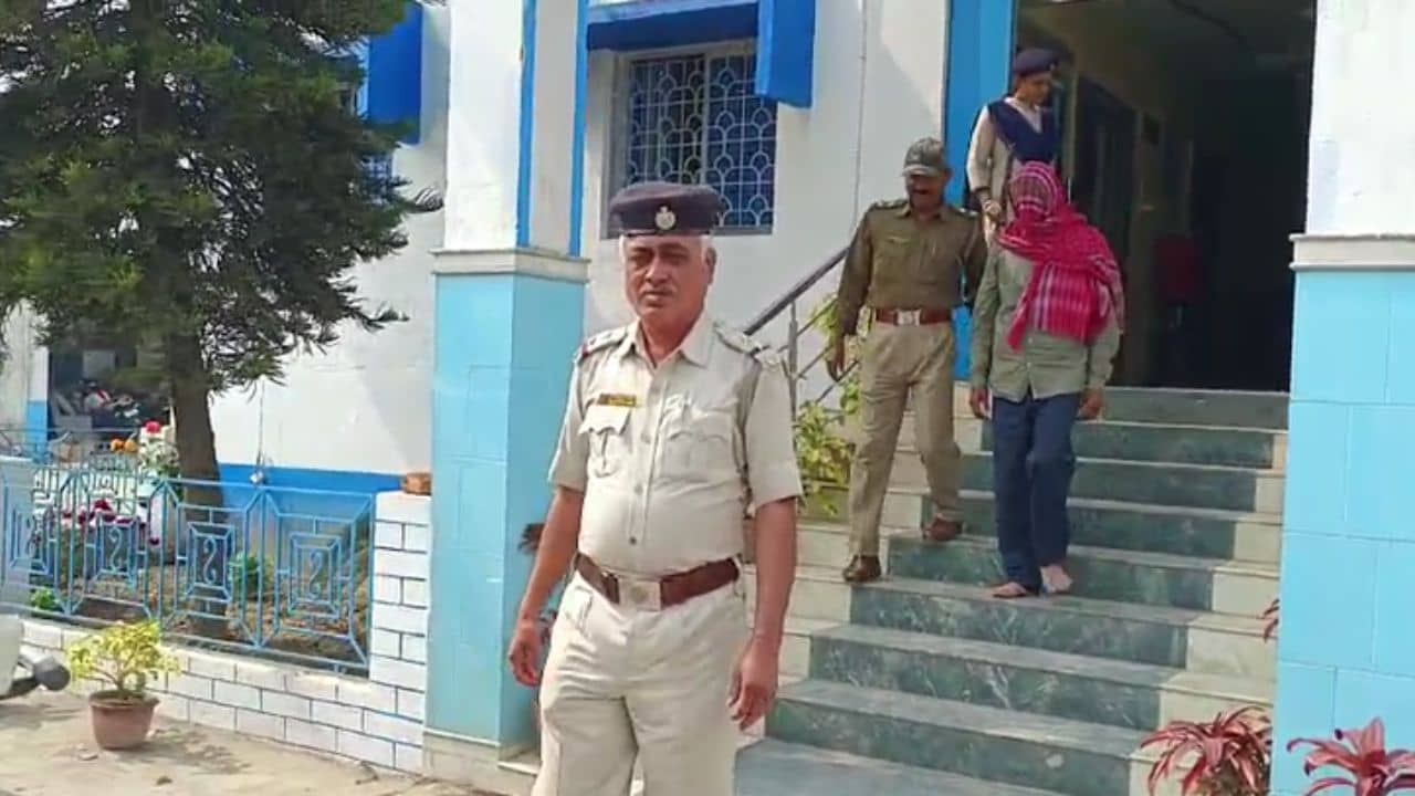 Murshidabad: চাকরি দেওয়ার নামে প্রতারণার অভিযোগ, টিটাগড় থেকে গ্রেফতার