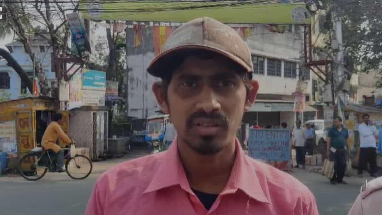 Nimta: নিজেই নিজের অপহরণ করালেন নিমতার যুবক, কারণ ভয়ঙ্কর Nimta: নিজেই নিজের অপহরণ করালেন নিমতার যুবক, কারণ ভয়ঙ্কর