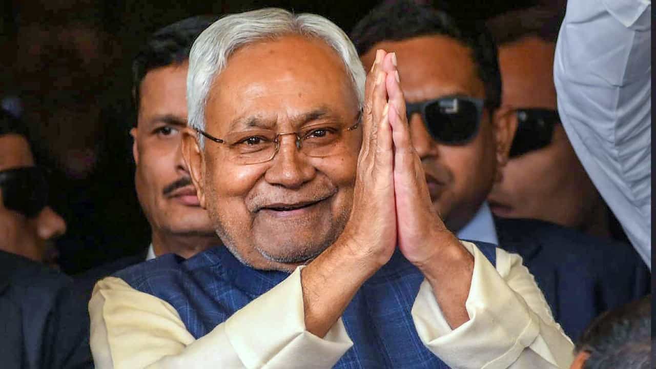 Bihar Trust vote: বিহারে হল না কোনও 'খেলা', আস্থা ভোটে জয়ী নীতীশ, ভাঙন আরজেডির ঘরেও Bihar Trust vote: বিহারে হল না কোনও 'খেলা', আস্থা ভোটে জয়ী নীতীশ, ভাঙন আরজেডির ঘরেও