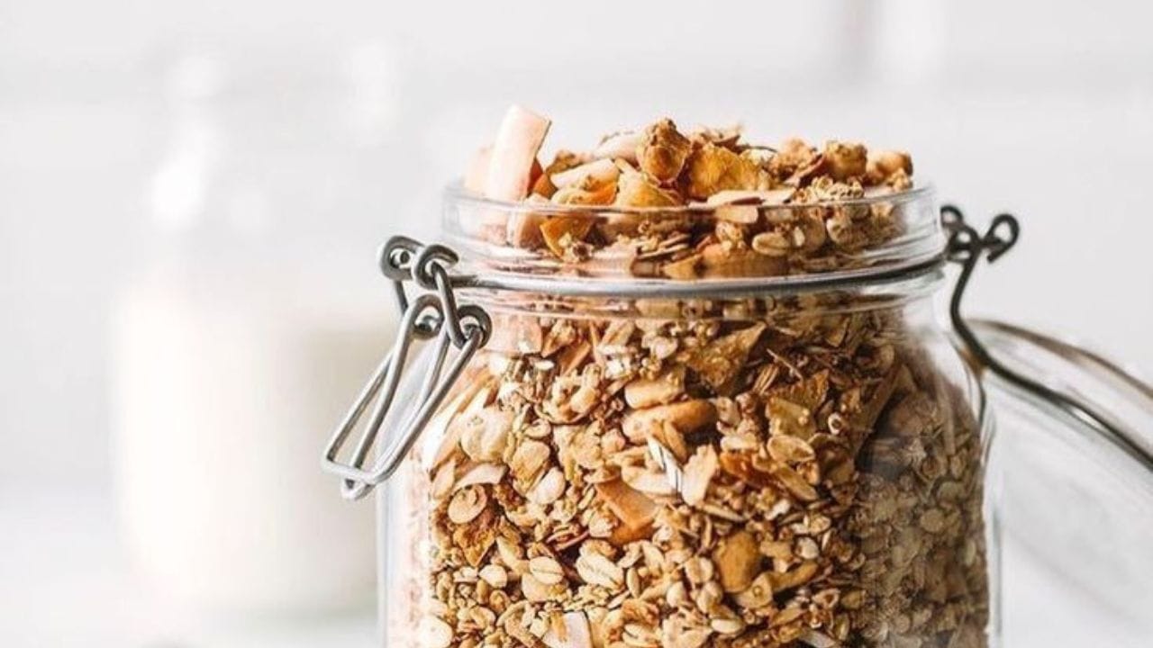 শুধু ওজন নিয়ন্ত্রণই নয়, ওটসের রয়েছে আরও নানা গুণ। কী সেগুলি? আসুন জেনে নেওয়া যাক...(ছবি:Pinterest)