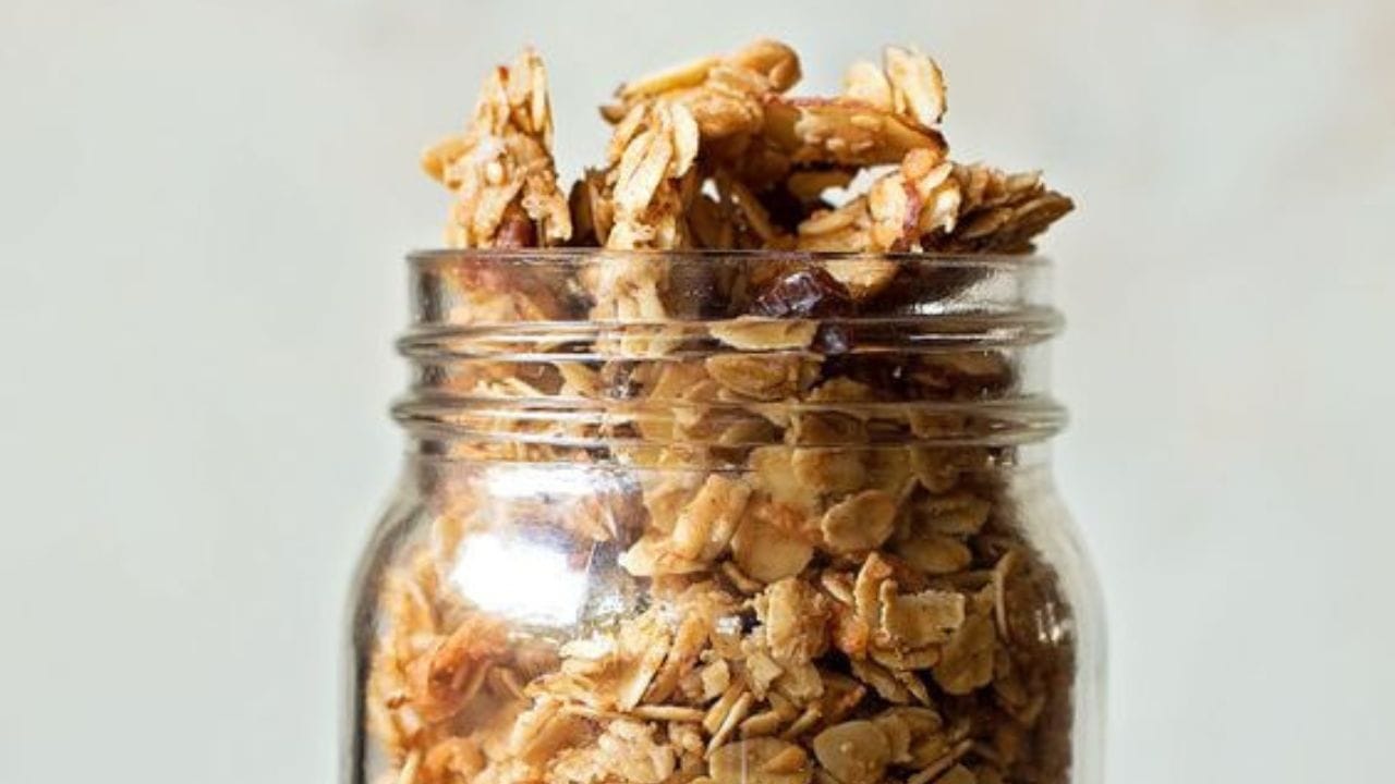 ডায়াবেটিস নিয়ন্ত্রণে সাহায্য করে ওটস। এতে রয়েছে উচ্চ ফাইবার। এ ছাড়া ওটসে উপস্থিত বিটা গ্লুকান ইনসুলিনের সংবেদনশীলতাকে বাড়িয়ে সুগার নিয়ন্ত্রণে রাখে। (ছবি:Pinterest)