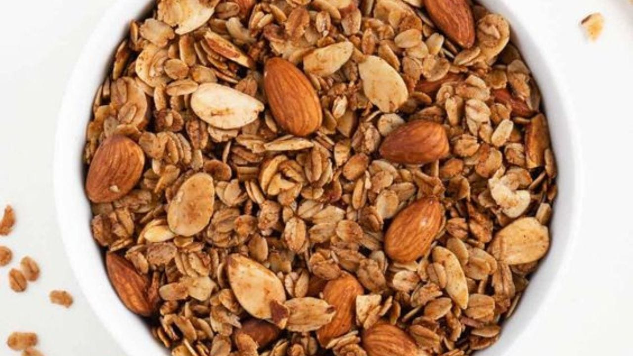 অ্যাজমা একটি ক্রনিক অসুখ। ছেলেবেলা থাকেই এই সমস্যা থাকে অনেকের। ওটস চাইল্ডহুড অ্যাজমা থেকে মুক্তি দেয়। (ছবি:Pinterest)